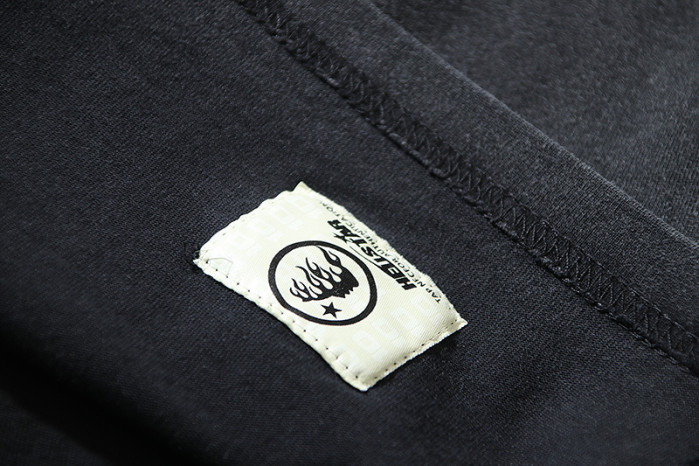 H*lst*r studios black t-shirt