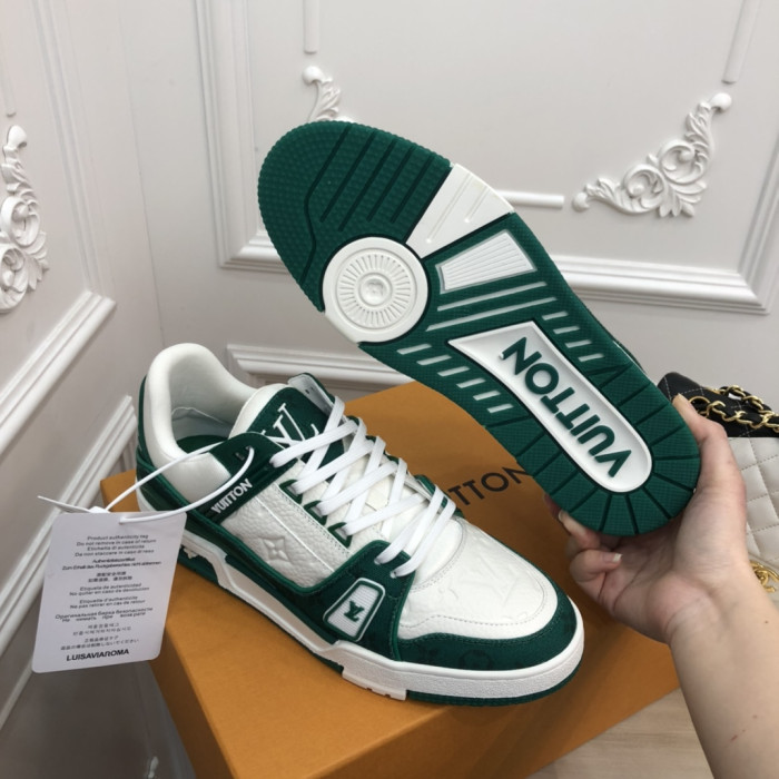 2022 l**is V*t*n lv trainer 2526