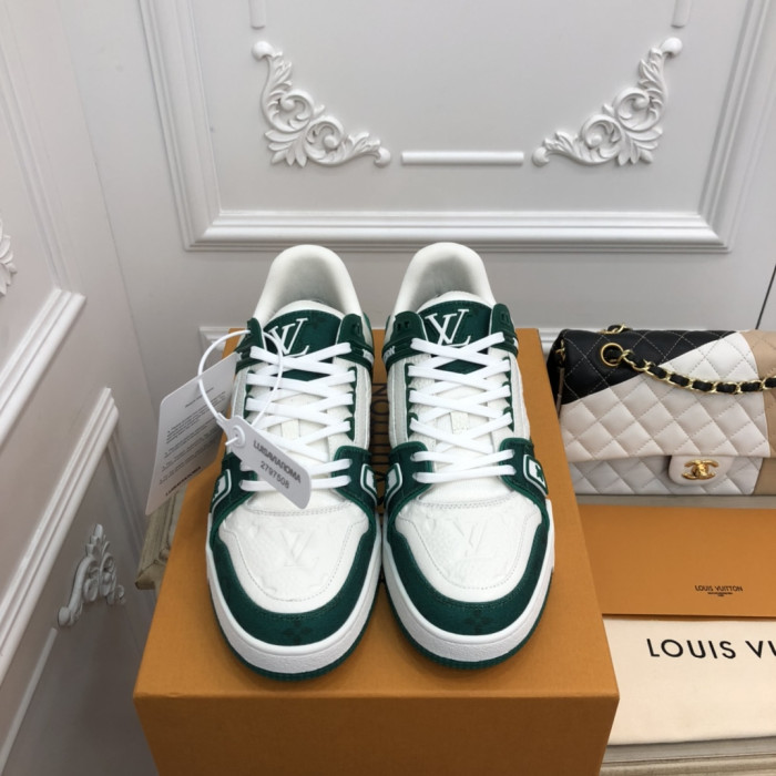 2022 l**is V*t*n lv trainer 2526